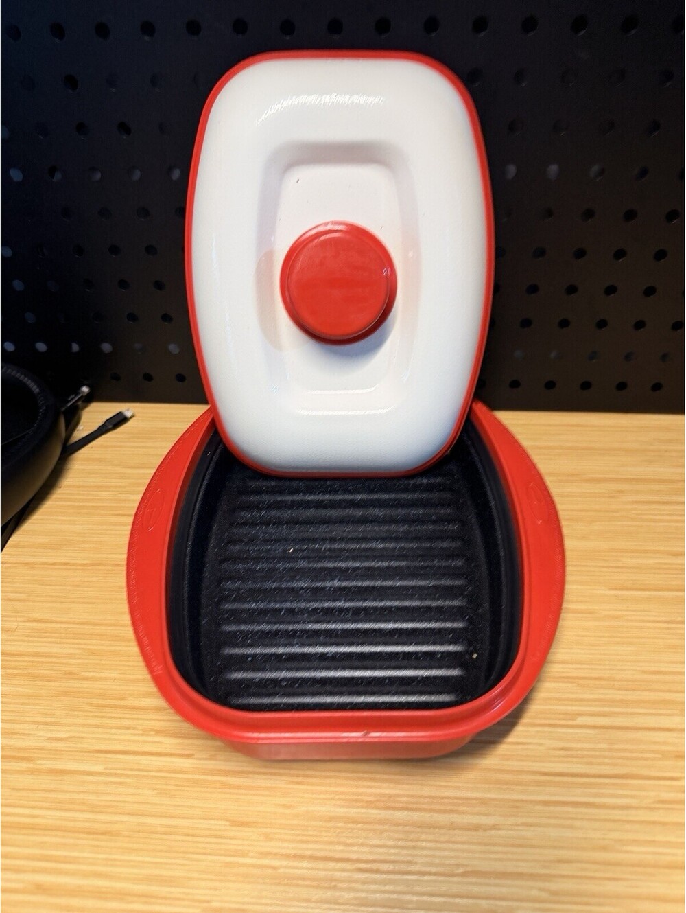 Range Mate Microwave Grill Pan Steaks Red/White Rectangular Covered Dish